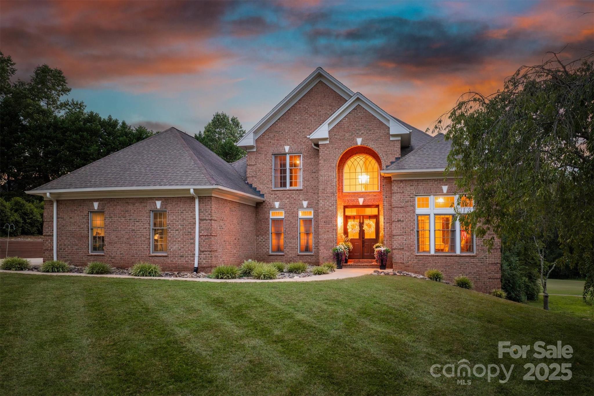 4137 Pinecrest Drive NE