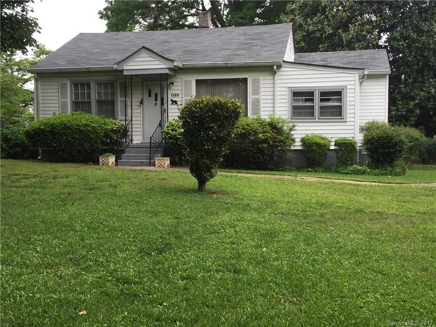 Charming 3 bedroom/1 bath home with living room, kitchen, breakfast area and den. Established neighborhood surrounded by big trees on large lot. Great 1st time buyer or investment opportunity.