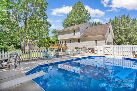 Single Family Residence in Sherrills Ford NC 3356 Mooring Place.jpg