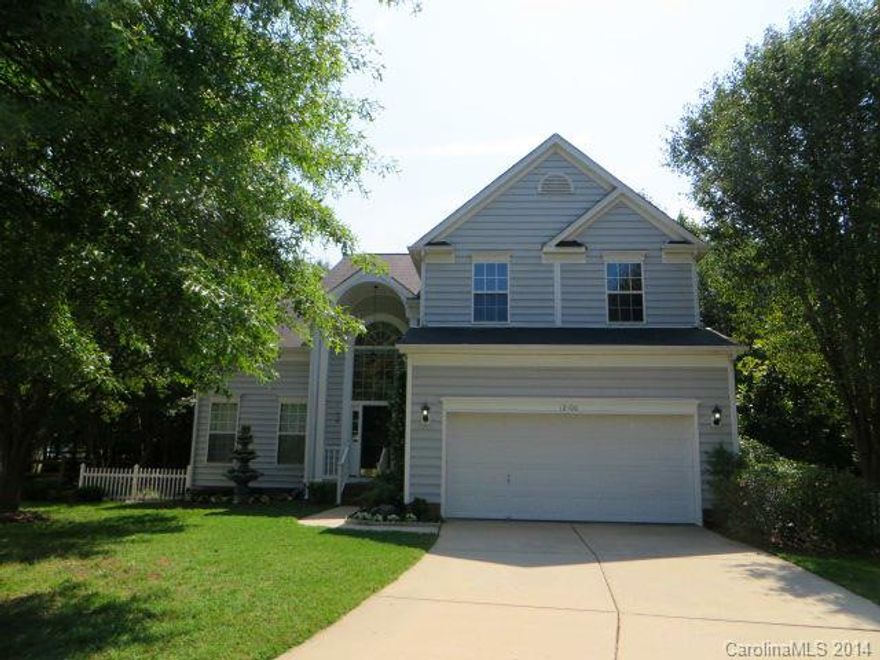 Sitting pretty in the cul-de-sac! Immaculate 1.5 story home on large treed lot w/ fabulous outdoor living space. Dramatic 2 story Foyer & GR w/fp, built-ins & large picture window to enjoy panoramic backyard views. Attractive wood laminate flooring thru main living areas. HW treads on stairs. Kitchen open to GR w/Breakfast bar & bayed nook. Dining or Study w/crown molding. Vaulted 1st floor Master w/double vanities, garden tub, sep shower & WIC. Loft, 2 BRs, Jack & Jill bath up. HUGE rear deck
