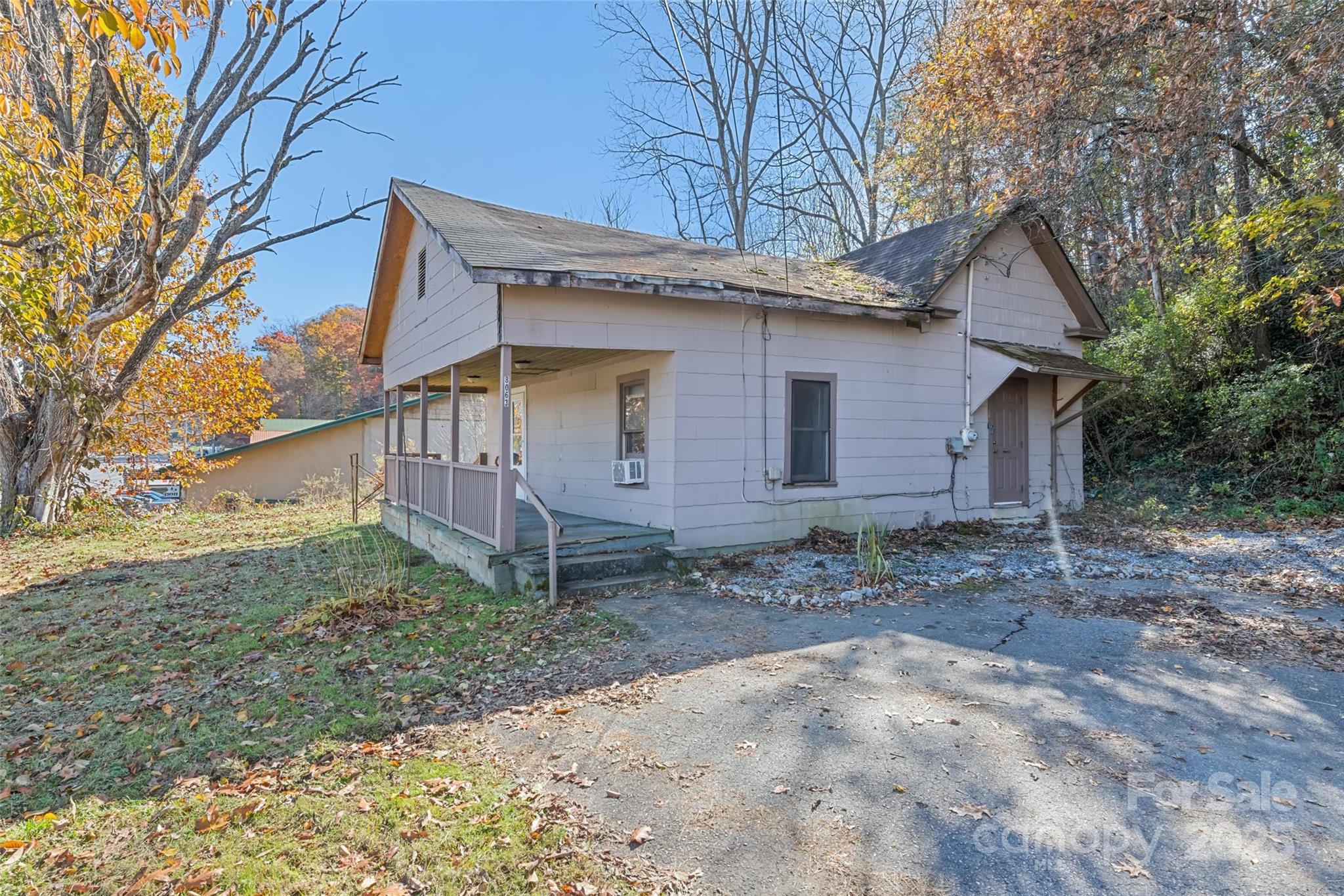 8063 Carolina Boulevard