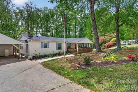 Photo of 341 Sunrise Ridge Drive, Hendersonville, NC 28792 (MLS # 4371480)