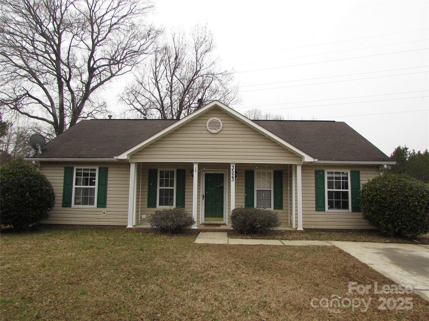 3 bedroom 2 bath one story home conveniently located close to I77 and all that Charlotte has to offer. Move in ready. Large fenced back yard and storage shed. Lovely vaulted ceilings in the living room and trey ceiling in the primary bedroom which also has a lovely primary bathroom with garden tub and separate shower. 
Mandatory Resident Benefits Package is an additional $25/mo. and offers many great benefits (air filter delivery service, 24/7 maintenance, maintenance reimbursement for unintended charges/lock outs, credit building, rewards program, and more!)  Automatic enrollment in Tenant Liability Waiver Program ($16/mo) unless opt-out by providing compliant Renter's Insurance Policy prior to move-in date.
