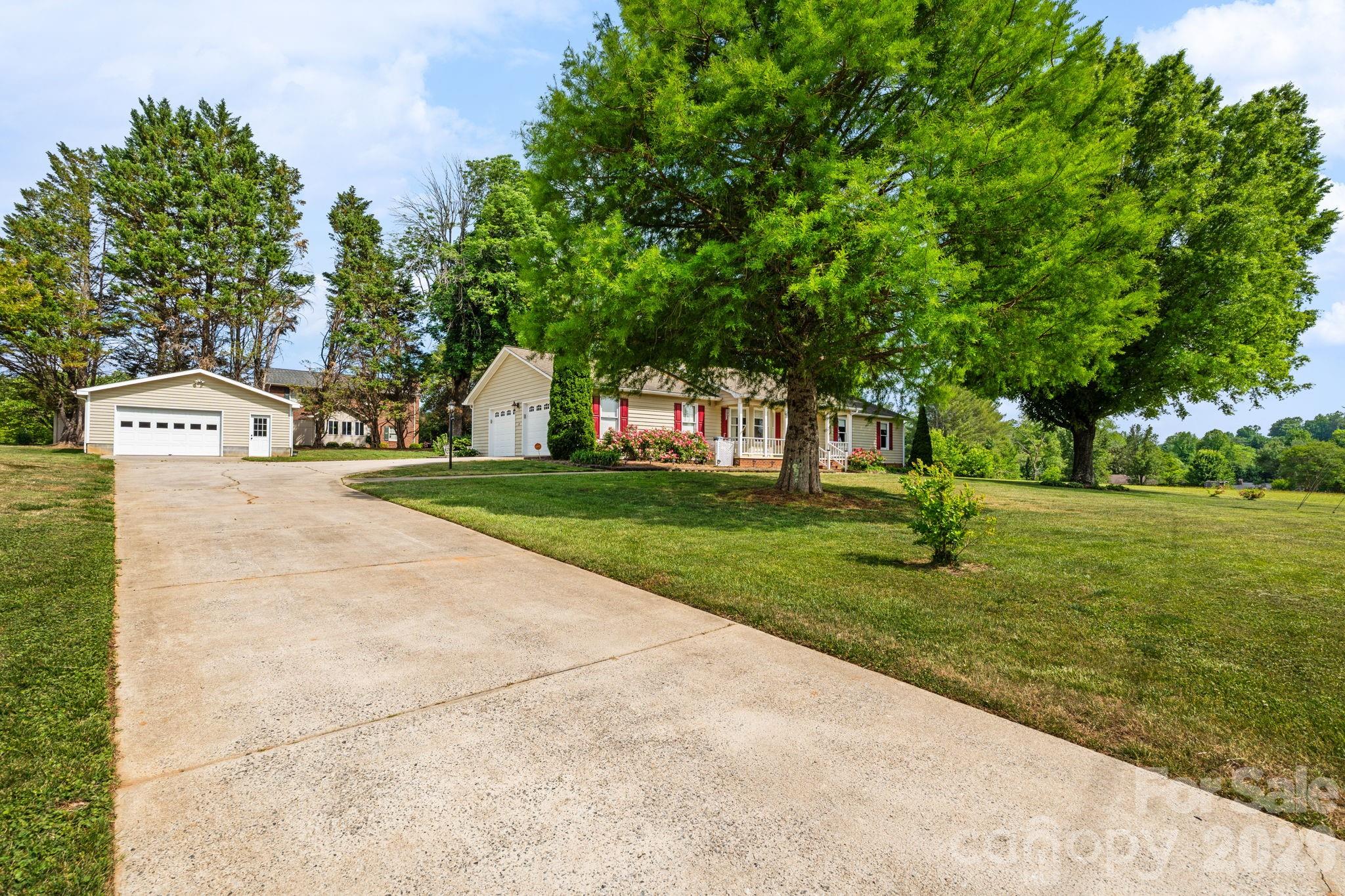 1137 Hibriten Drive SE