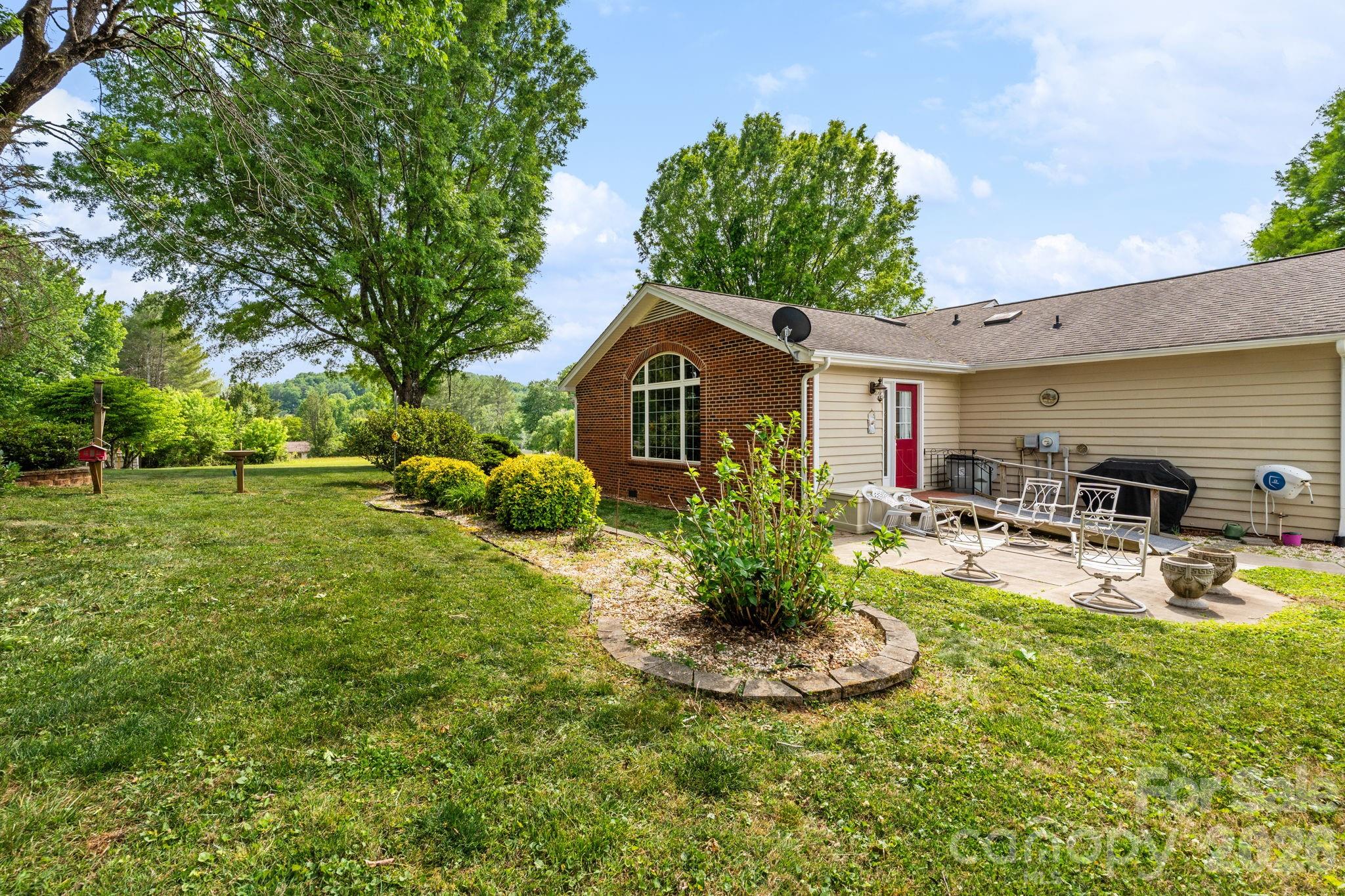1137 Hibriten Drive SE