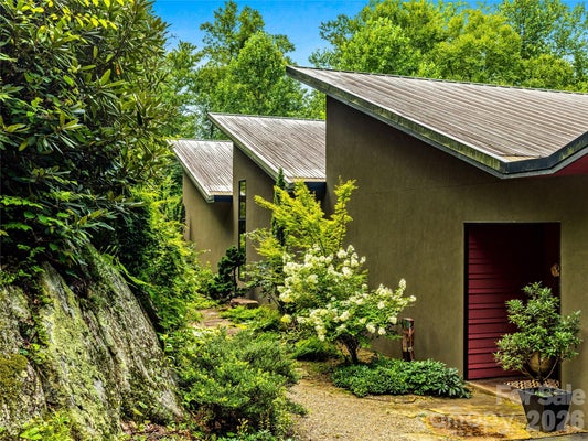 33 ROBINSON CREEK RD, ASHEVILLE, NC 28803 - Image 0a5cfdca44e3e70b1aa27fc3115df6a4/888900638