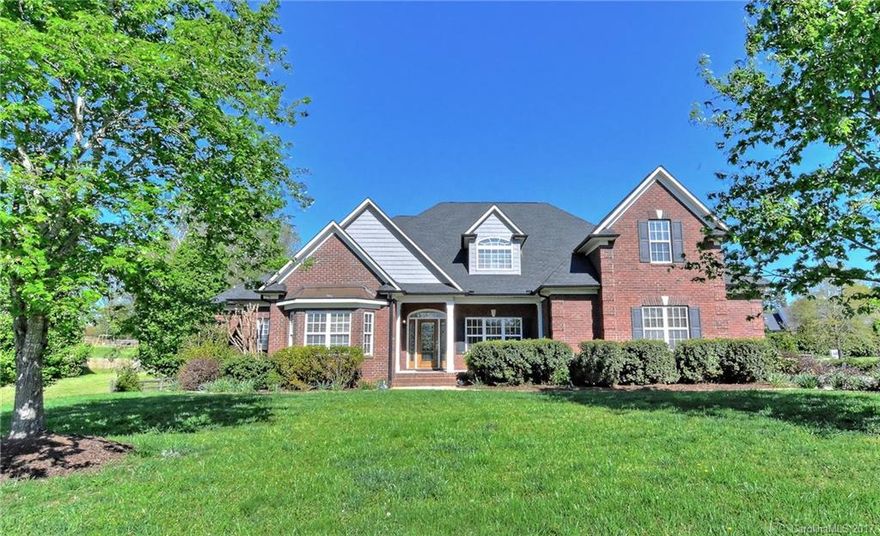 All brick custom home on almost a full acre. Leaded glass front door opens to extensive moldings & detailed pillars. Fenced yd, split bdrms, huge mstr ste with sep. shower, jetted tub & WIC. Kitchen has 42" cabs w/ a buffet & Gas stove. DW & Microwave are less than a yr old. Tankless Rinnai water heater, Envirocaire Elite air purification. Surround sound. 320 sf screened pch. New carpet thru-out. Bonus rm upstairs could be a bdrm w/closet & stg. Side load garage. Cul-de-sac street. Home Warranty