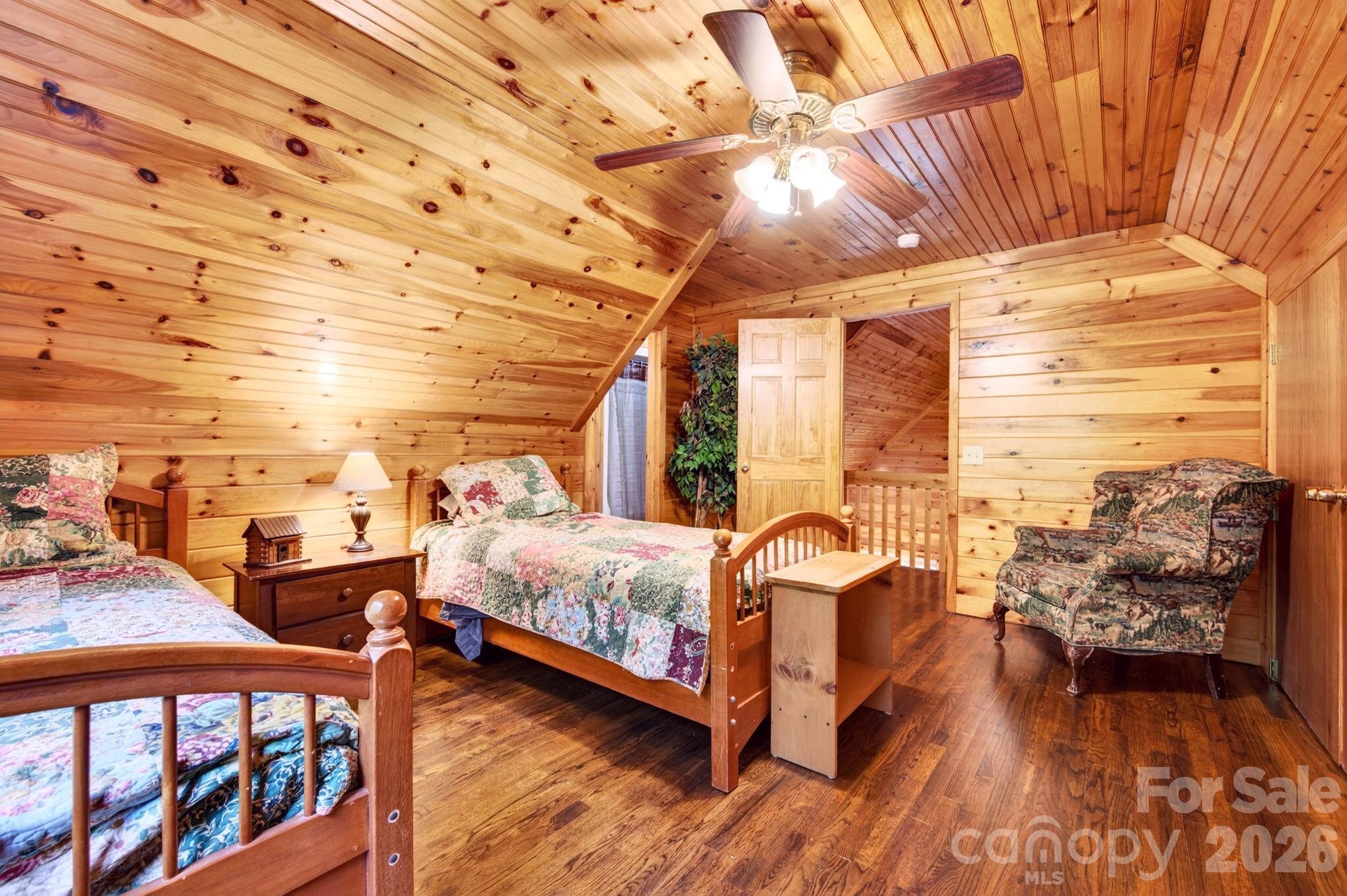 Pinnacle Mountain - Residential