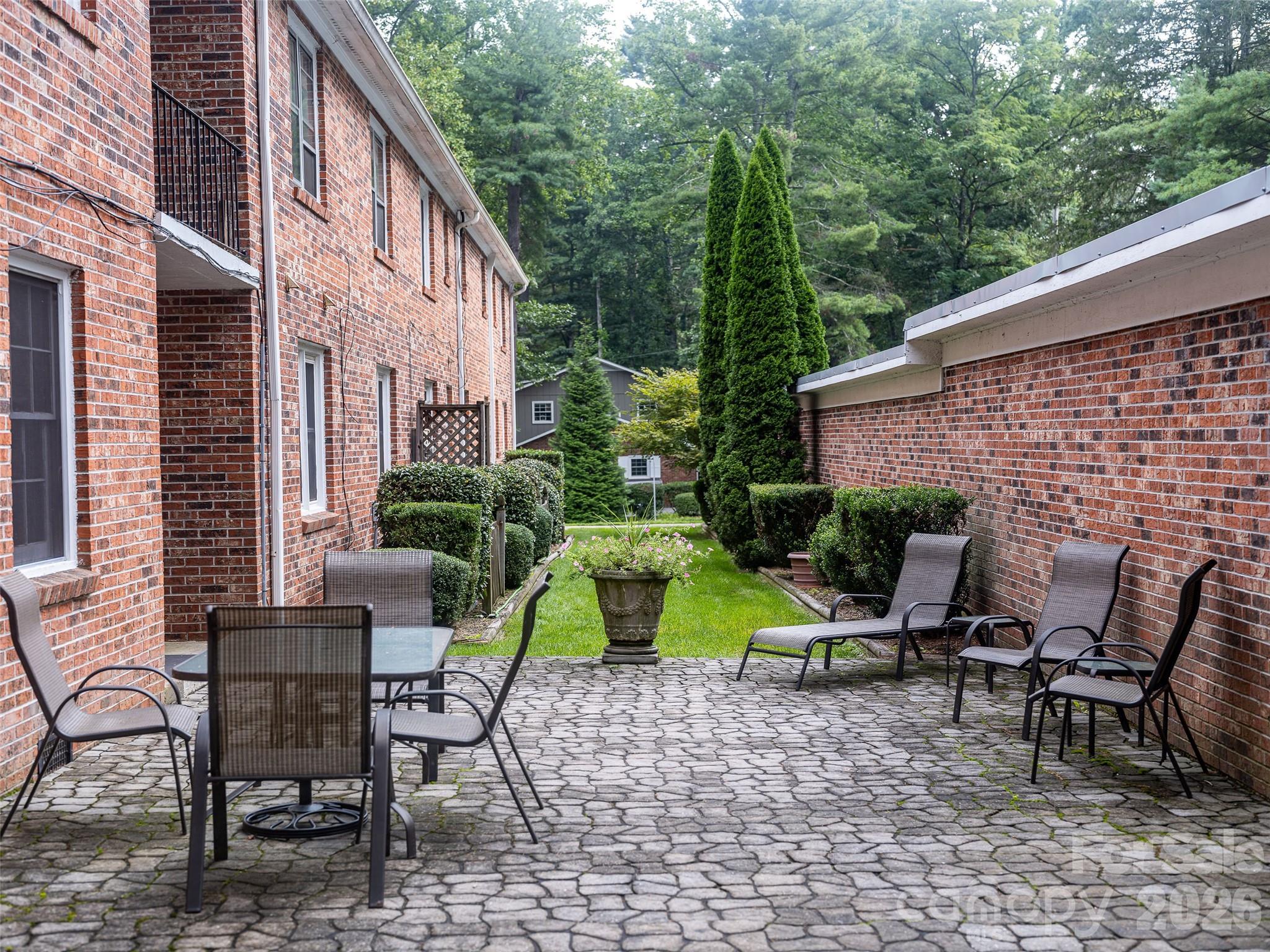 Flat Rock Manor - Residential