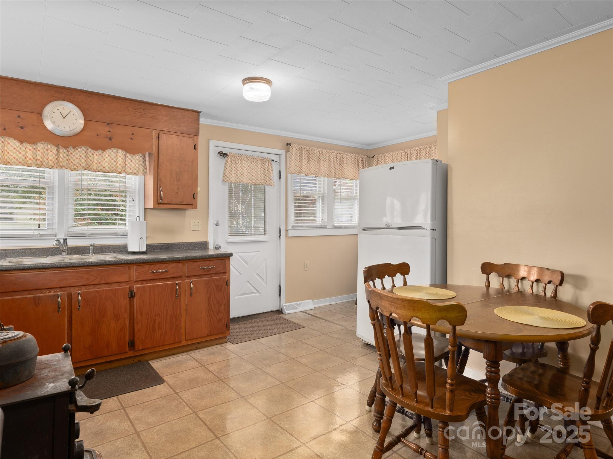 426 Sunset Circle