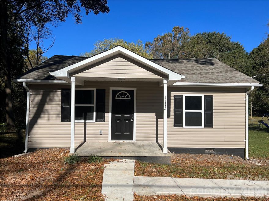 Check out this 2-bedroom, 1-bath home in Gastonia! It features LVP flooring and neutral paint throughout. The inviting eat-in kitchen includes stainless-steel appliances. Outside, you’ll find a spacious yard with a deck just off the back door—perfect for relaxing or entertaining. Conveniently located less than 10 minutes from downtown Gastonia and the FUSE District. Schedule your showing!