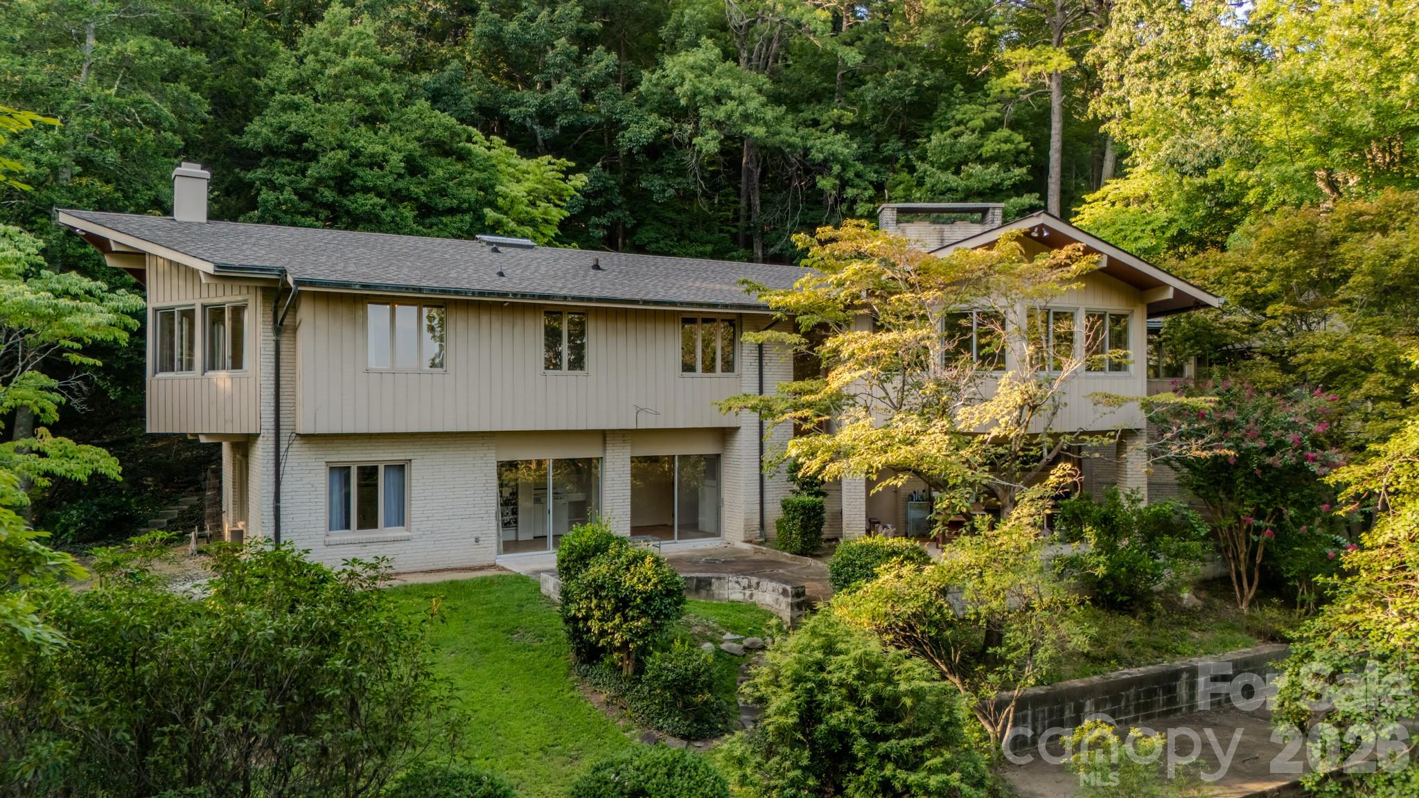 1225 Hogback Mountain Road