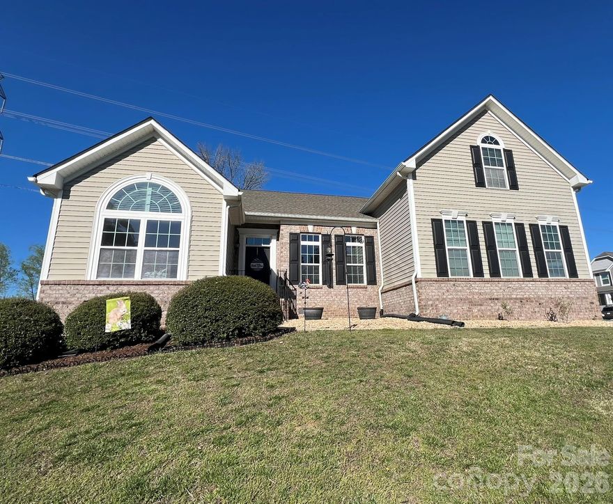 Welcome Home to Summerside Dr! NEW ROOF March 2026 and NEW HVAC August 2025!  
Are you looking for an open floor plan? This home is the one for you. The spacious kitchen has plenty of cabinet space, pantry, stainless steel appliances and dining area. The brand-new granite countertops installed March 2025 added extra seating when needed. This home has a massive living space, high ceilings, and plenty of natural light. The main level includes split bedrooms with primary ensuite, laundry room, main bath and two secondary bedrooms and sunroom. Upstairs you’ll find a large bedroom connected to a full bath, and HUGE bonus room with three spacious storage closets. The back porch provides privacy for peaceful mornings watching the sunrise and dinners in the evening shade. Whole home freshly painted in neutral tones 2025. Community center with swimming pool and area boat storage. Home is located less than 2 miles from Publix, Walmart, Food Lion, and the brand-new Harris Teeter and local YCMA