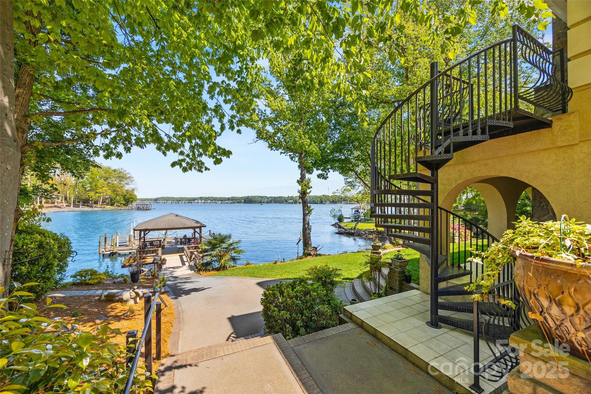 16 Sunrise Point Court