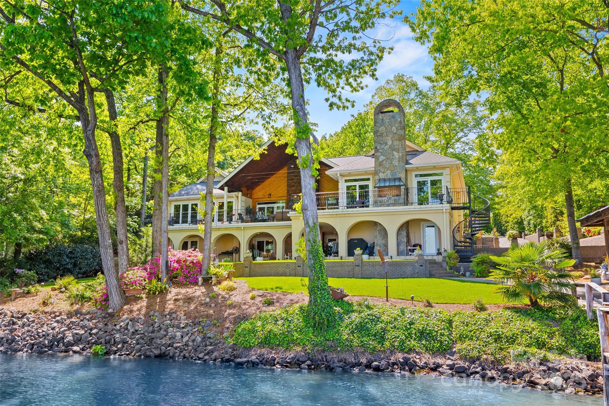 16 Sunrise Point Court