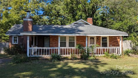 Photo of 1233 Pinewood Road, Rock Hill, SC 29730 (MLS # 4309440)