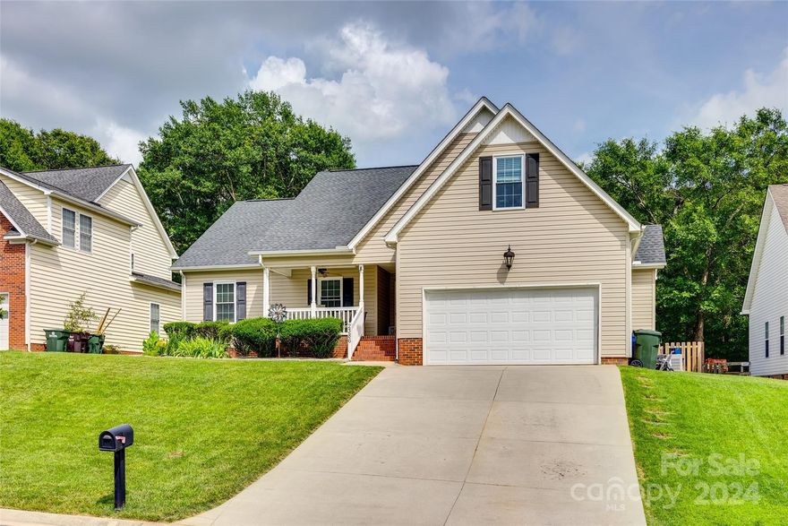 This exceptional home offers everything you need: 3 bedrooms, 2 bathrooms, all on a generous 0.31-acre lot. Experience the perfect blend of comfort, relaxation, and space. The expansive and welcoming living area, bathed in natural light streaming through large windows, creates a warm and inviting atmosphere. The open floor plan seamlessly connects the living room with the kitchen and dining areas, making it perfect for entertaining. The primary bedroom, conveniently located on the main floor, features an ensuite bathroom with a luxurious soaking tub, a separate shower, and a double vanity for a touch of everyday elegance. Upstairs, an open loft provides an ideal space for a home office, movie room, or flex space. Outside, you'll enjoy a large deck and an expansive backyard. Don't miss this incredible opportunity to make this your home.