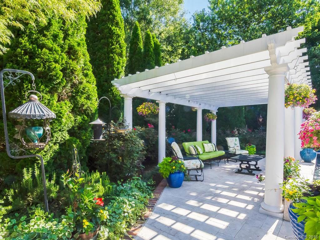 Hampton Manor - Residential