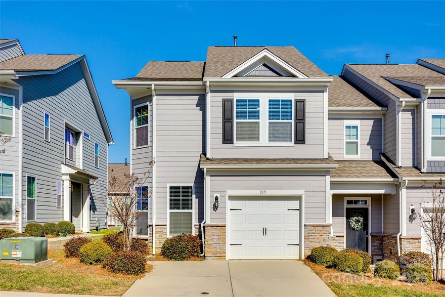 Beautifully well-maintained END-UNIT in the heart of Lake Wylie. This spacious townhome has so much to offer centrally located around tons of shops and restaurants with easy highway access. The community offers tons of amenities to keep you busy! This one won't last long, book your showing today!