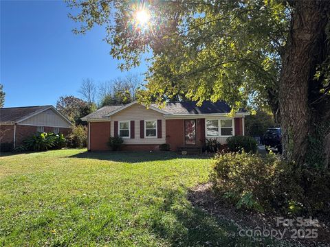Photo of 7501 Pawtuckett Road, Charlotte, NC 28214 (MLS # 4318165)