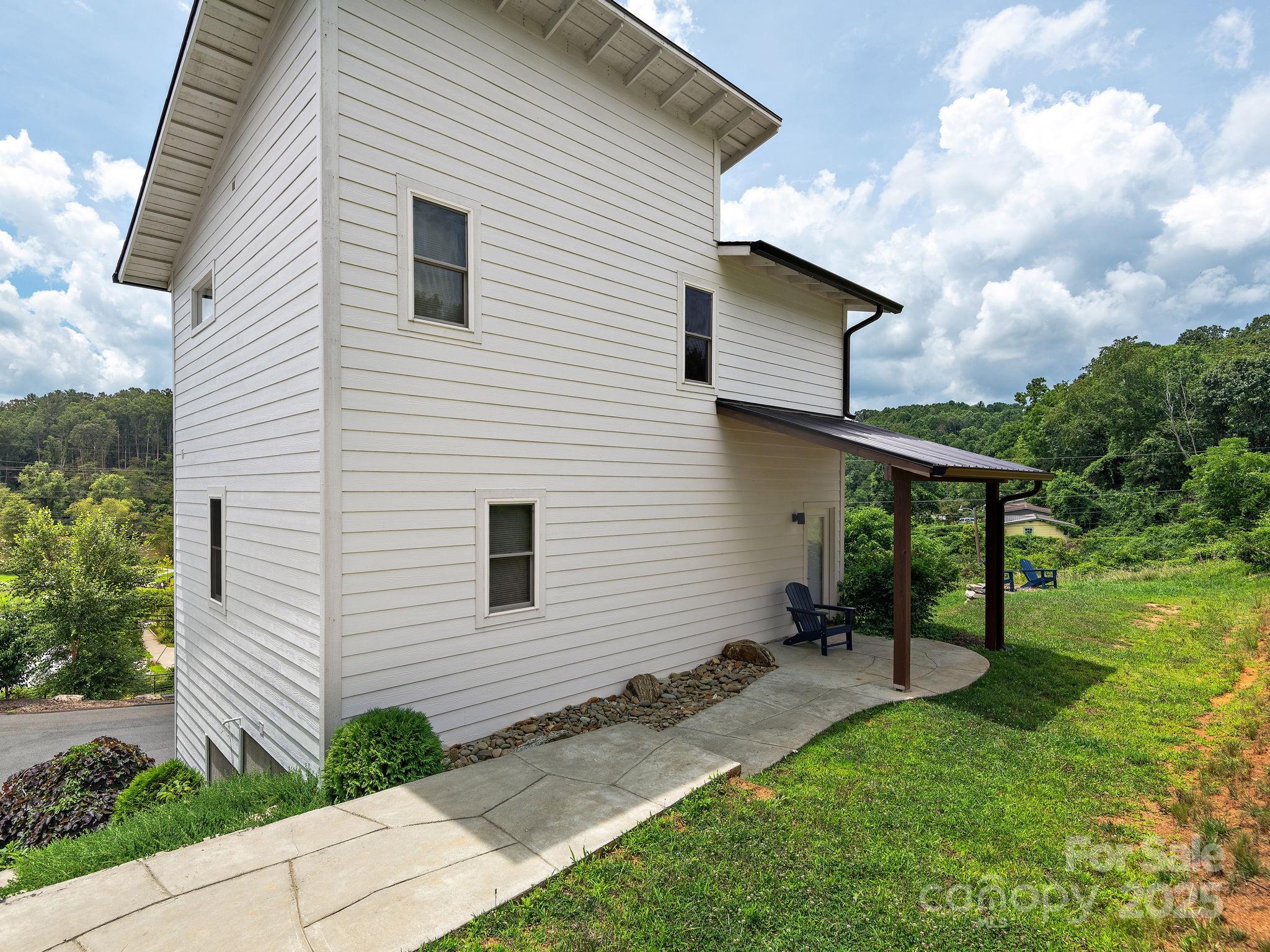 1061 Riverside Drive