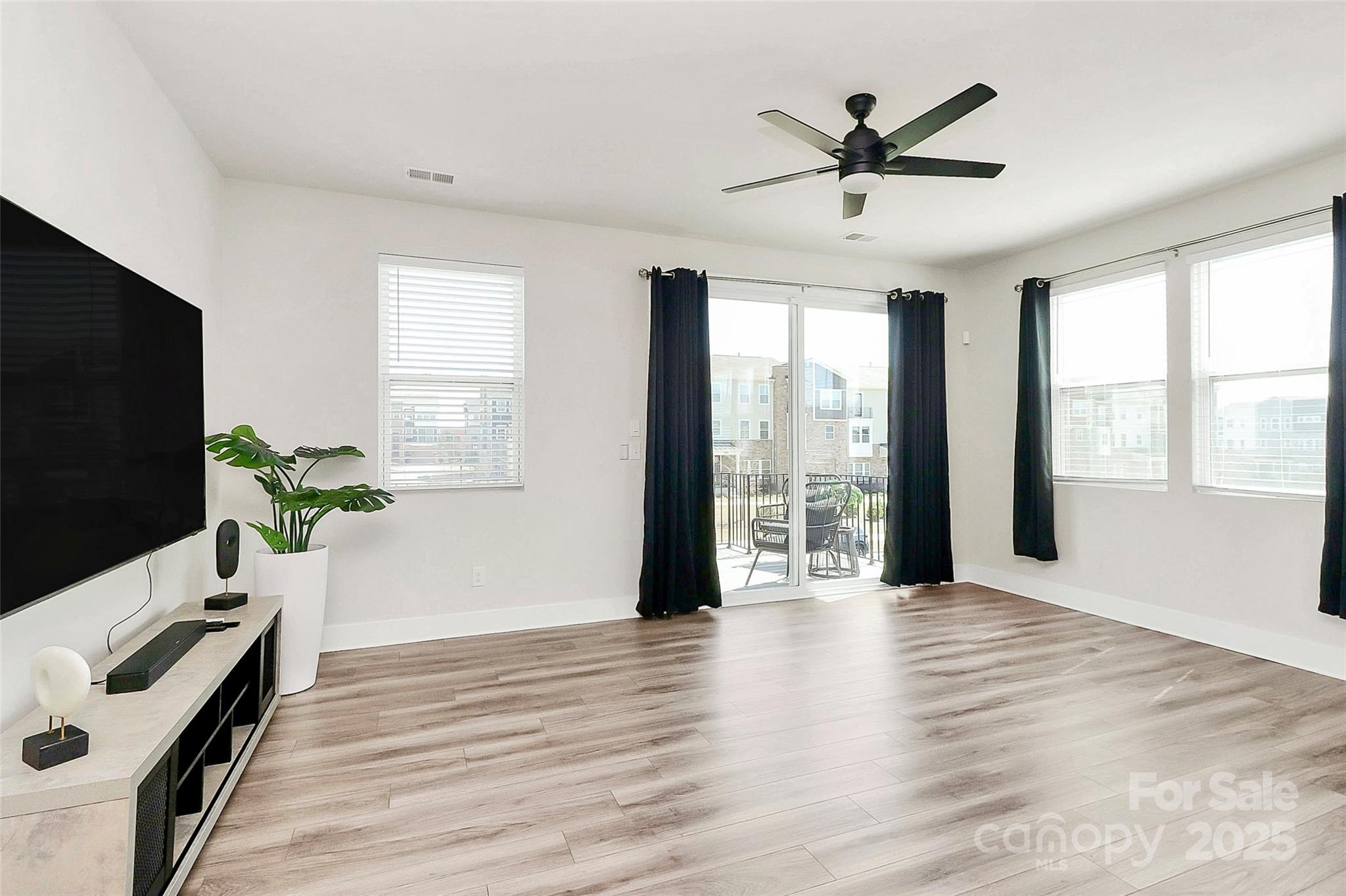 Charlotte, North Carolina 28262, United States, 4 Bedrooms Bedrooms, ,4 BathroomsBathrooms,Residential,Active,110861