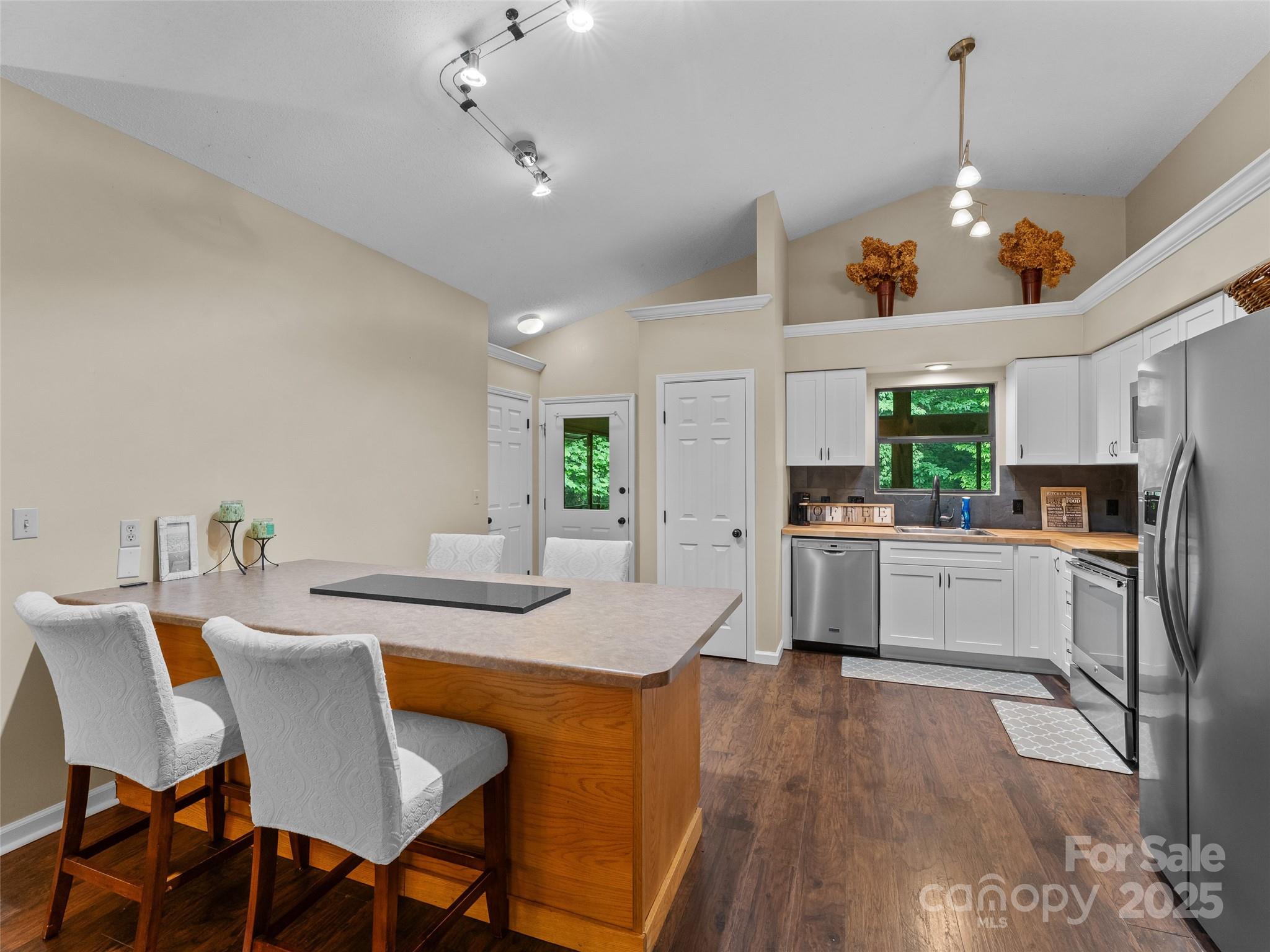 100 Tarragon Place