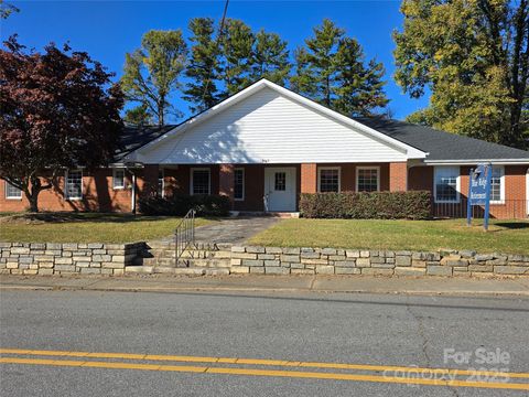 913 9th Avenue W Hendersonville NC 28791