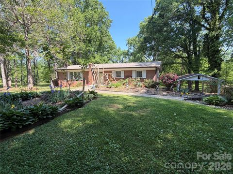 Photo of 1044 Meadowbrook Lane, Newton, NC 28658 (MLS # 4374041)