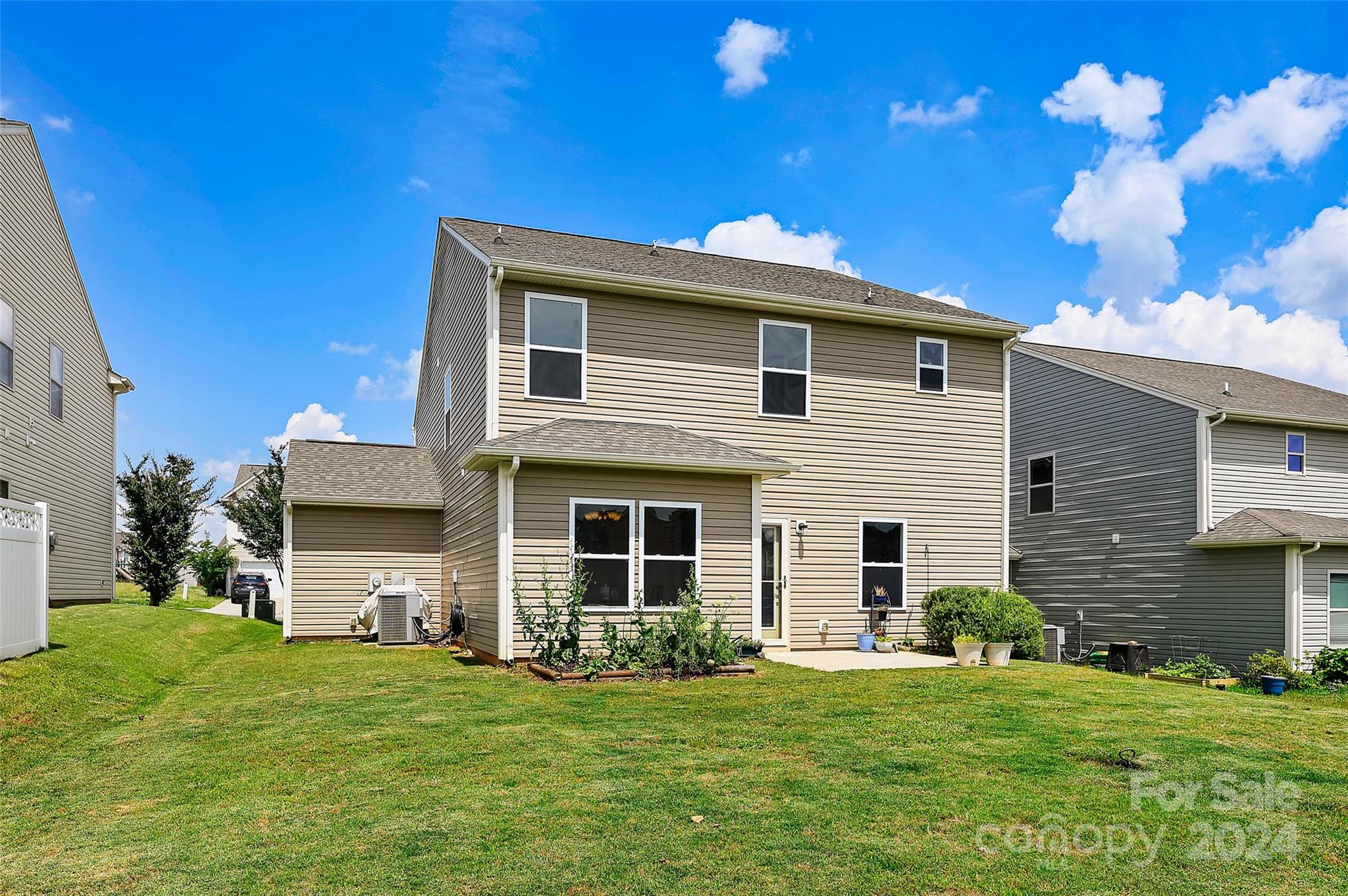 Newport Lakes - Residential