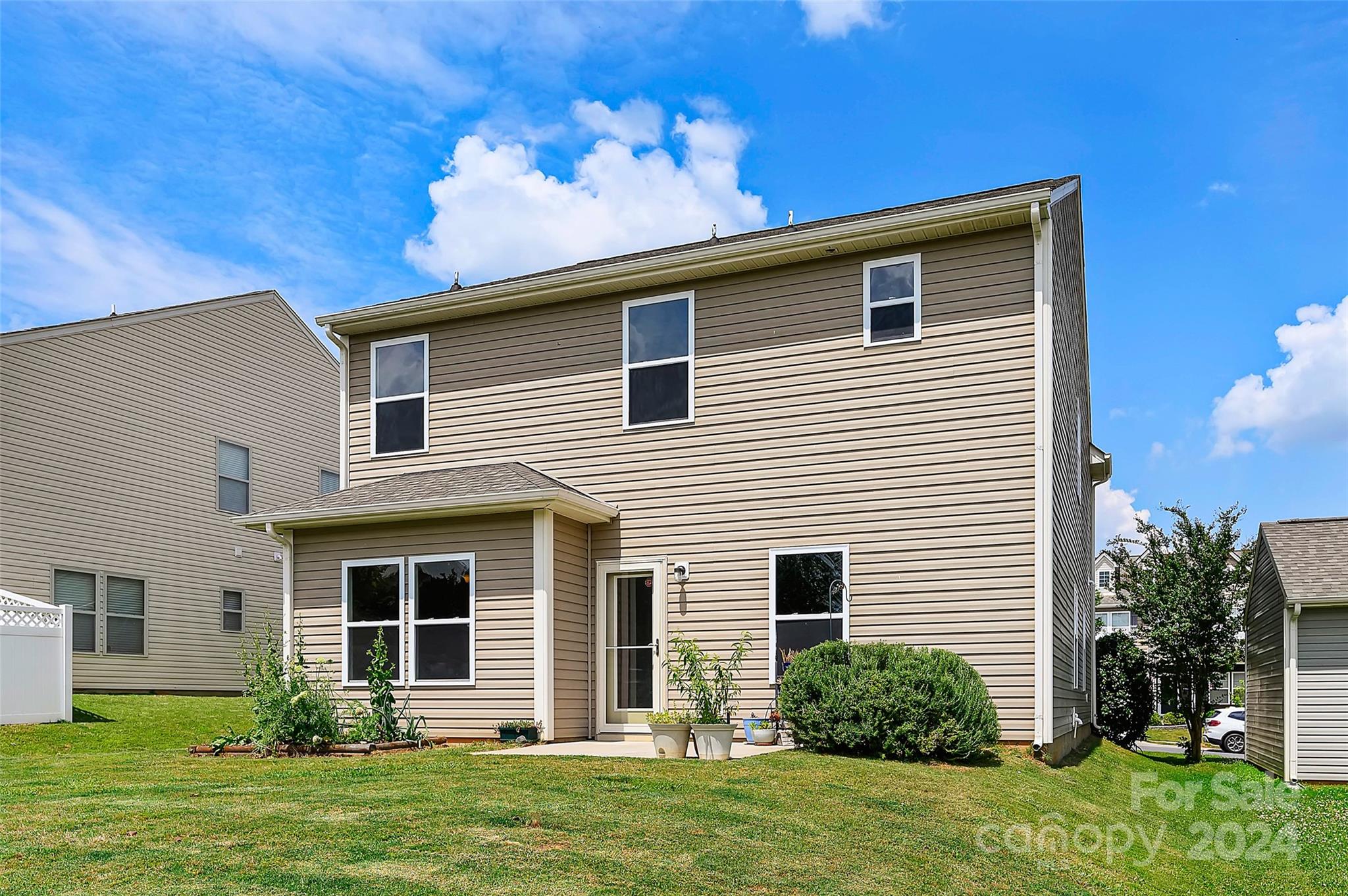 Newport Lakes - Residential