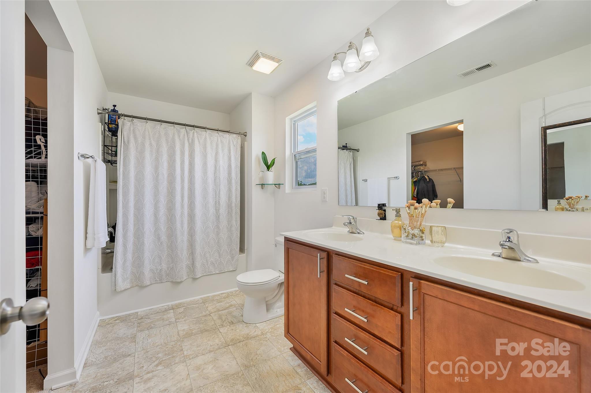 Newport Lakes - Residential