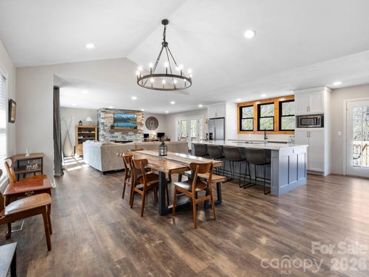137 WEAVER CT, LAKE LURE, NC 28746 - Image 0b316e70f205d46d11a80d4e0fd122db/1050676796