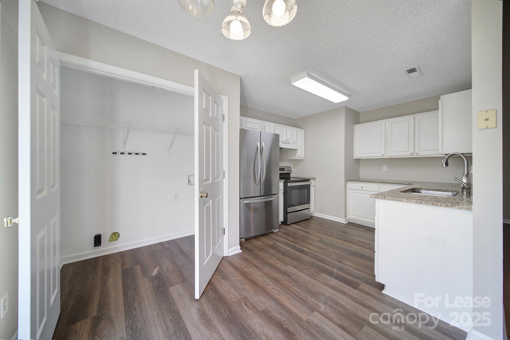 Alexis Pointe - Residential Lease