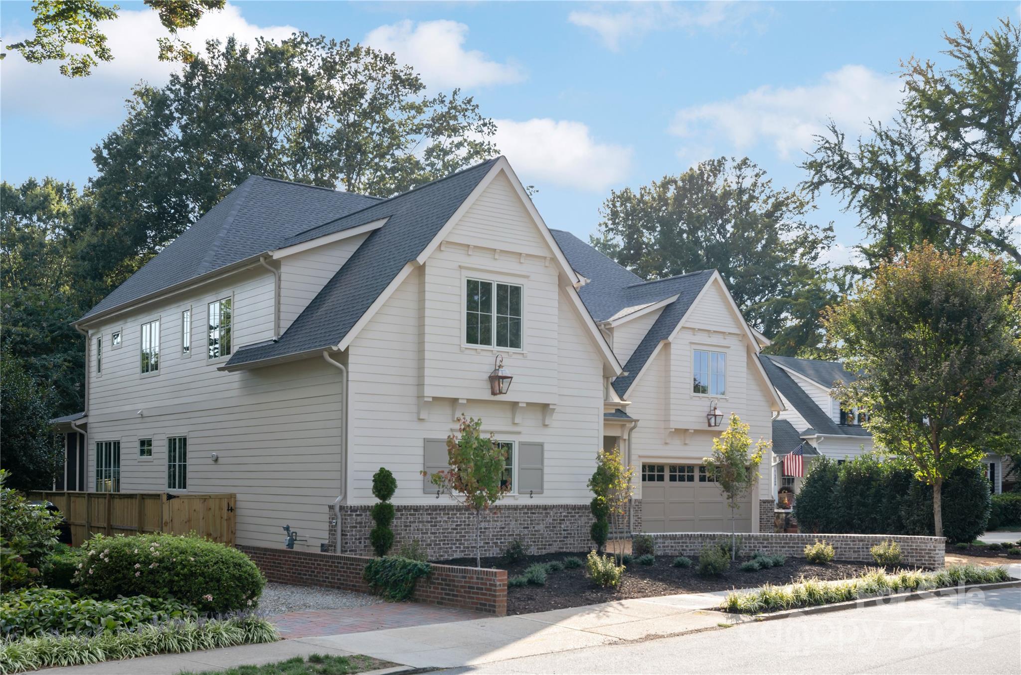 2014 Greenway Avenue