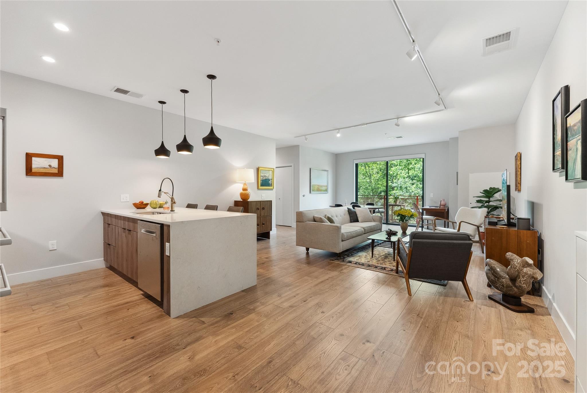 68 Craven Street 300