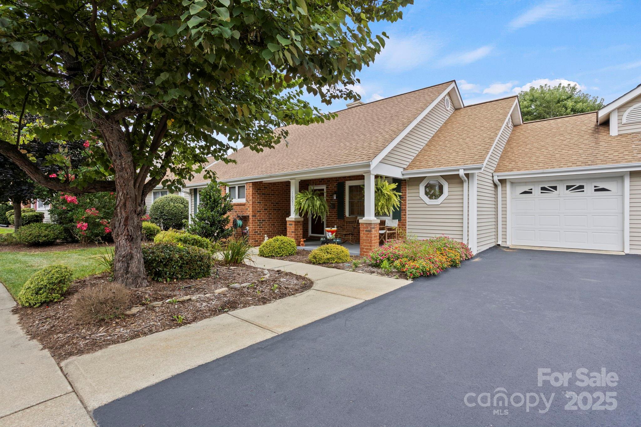 1007 Saddlebrook Drive