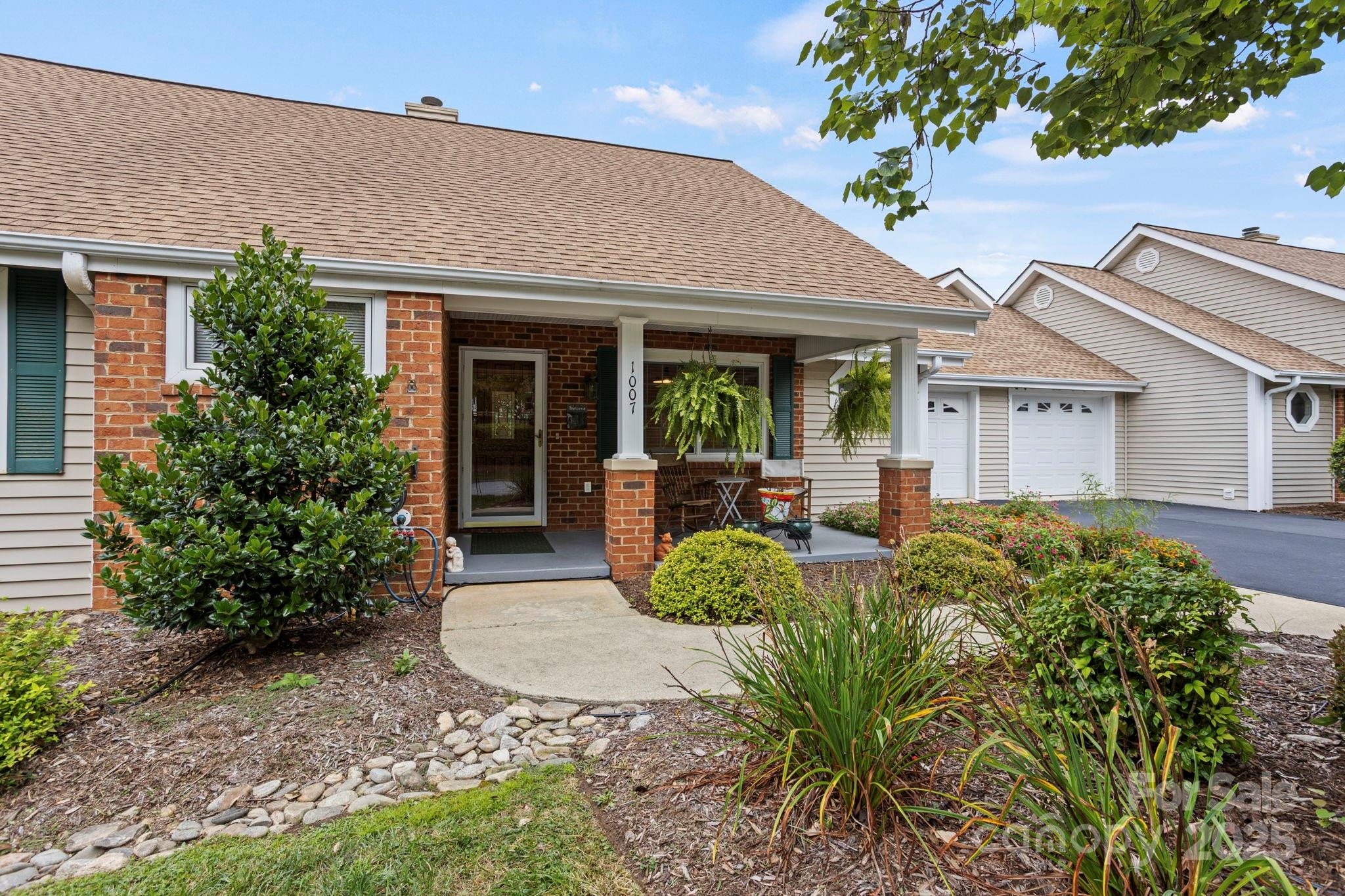 1007 Saddlebrook Drive