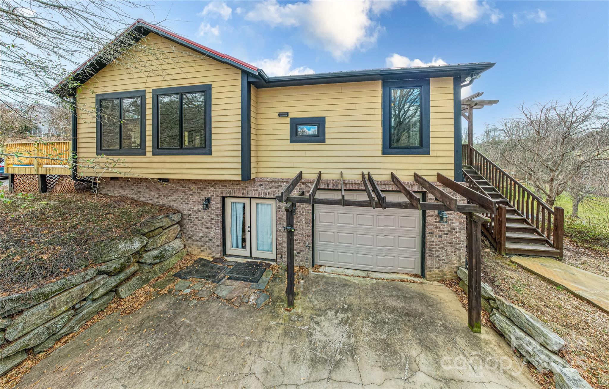 5 N Valley Drive