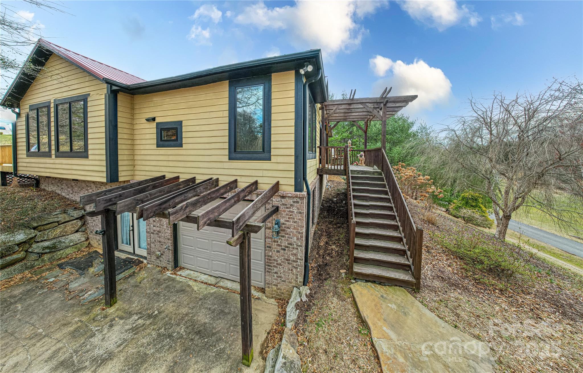 5 N Valley Drive