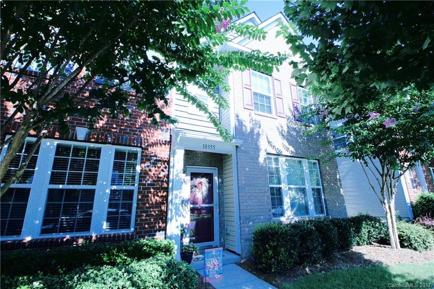Beautiful END UNIT townhome in much sought after Harborside Townhomes just off of lake norman in the heart of Cornelius! Immaculate homes like this do not last! Come see this fantastic 3 bdrm 2.5 bath floor plan. Lot's of natural light fill this impeccable end unit with 3 sides of windows. Home features 9' ceilings on main level. MB with large walk-in closet. Fenced back yard. Detached garage. Kitchen features granite countertops, SS appliances. Hardwood flooring throughout the main level.