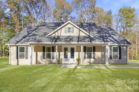 Photo of 325 Mainsail Road, Salisbury, NC 28146 (MLS # 4343250)