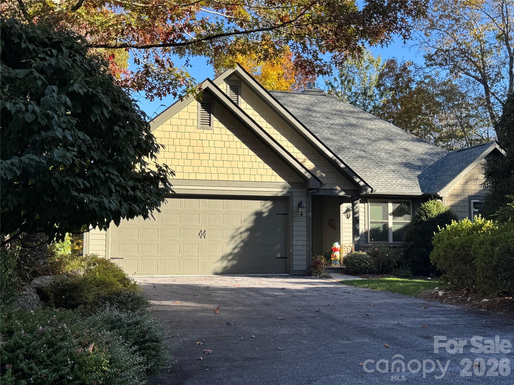 894 Dunroy Drive