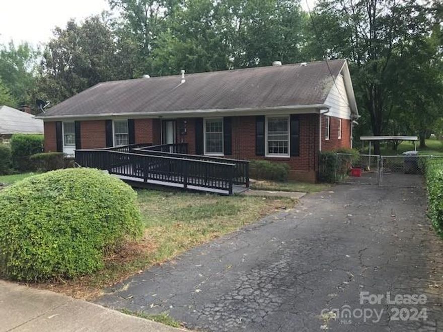 Brick Ranch.    3 bedrooms, 2 full baths.    Handicap ramp in front.    Hardwood floors.