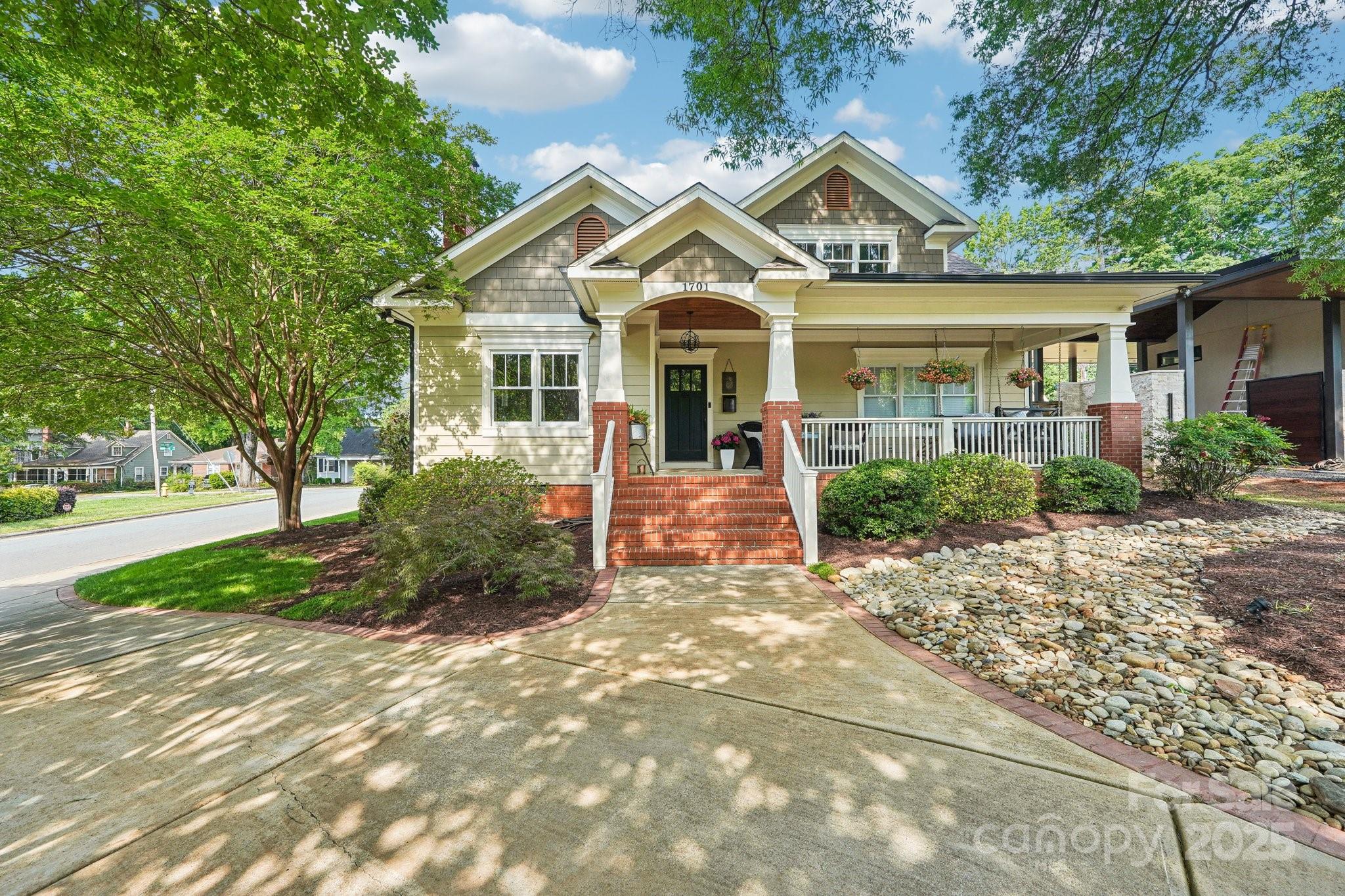 1701 Dearmon Drive
