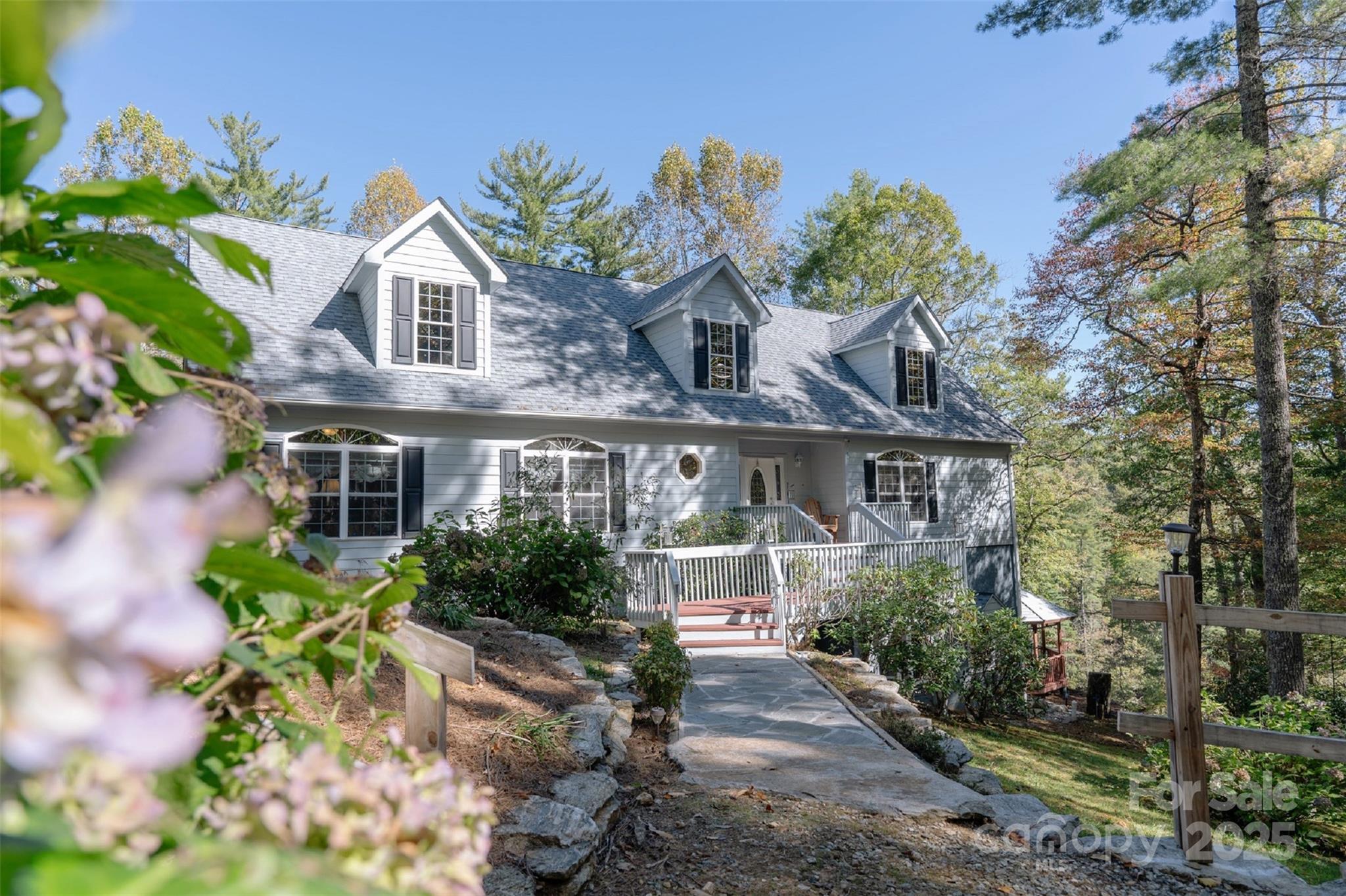 11 Lower Tanglewood Drive E
