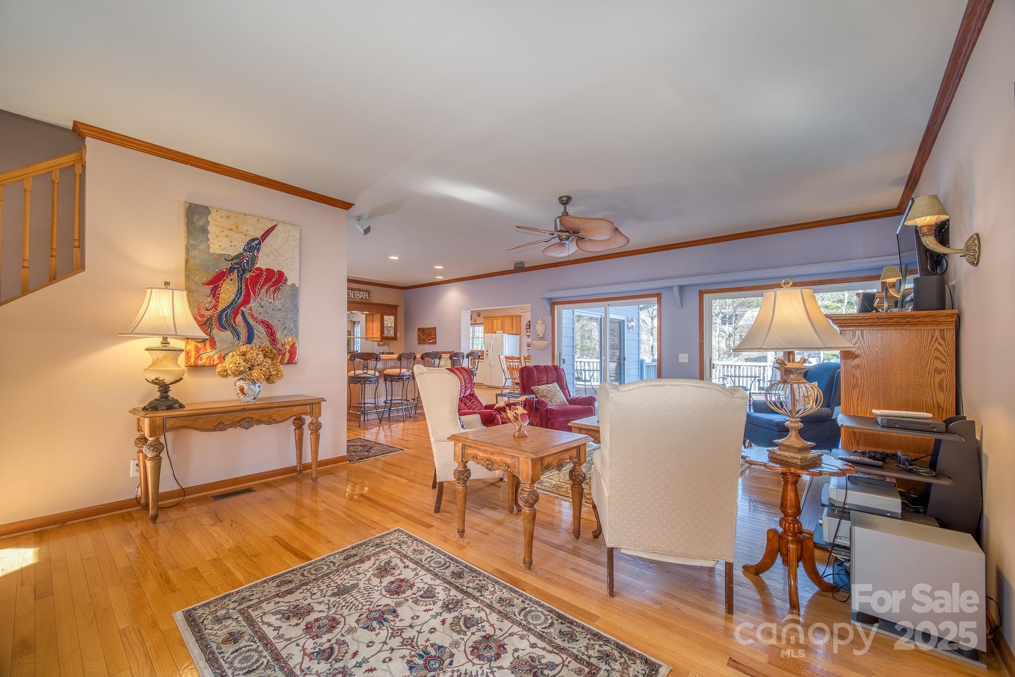 11 Lower Tanglewood Drive E