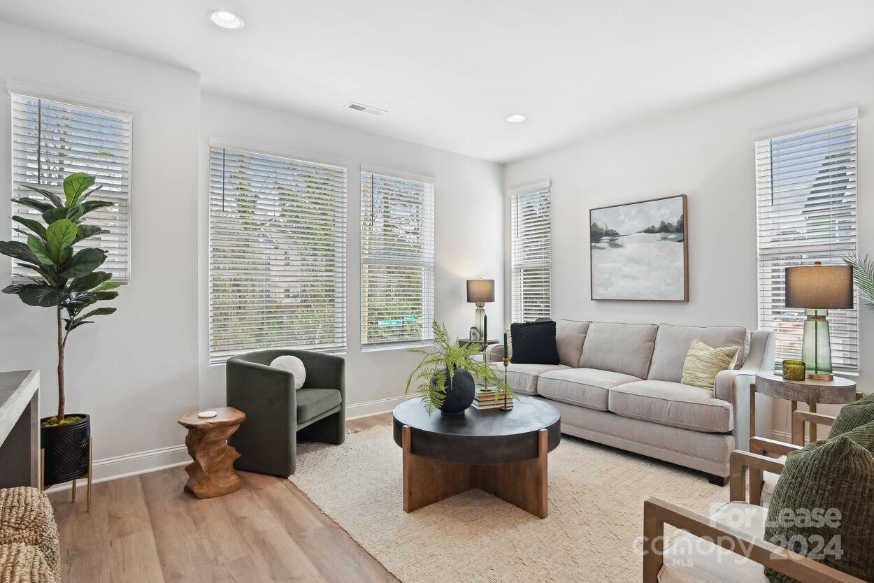 Charlotte, North Carolina 28212, United States, 2 Bedrooms Bedrooms, ,4 BathroomsBathrooms,Residential,Active,63700