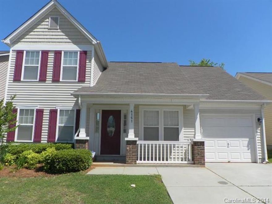 Beautiful Home in Quiet Neighborhood. Open Floor Plan. Community Pool, Community Fitness Room. Master on First Level with Garden Tub, Walk In Closet. Home has Lots of Natural Light. Gas Fireplace. Nice Front Porch