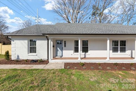 Photo of 4706 Walden Court, Charlotte, NC 28210 (MLS # 4376338)